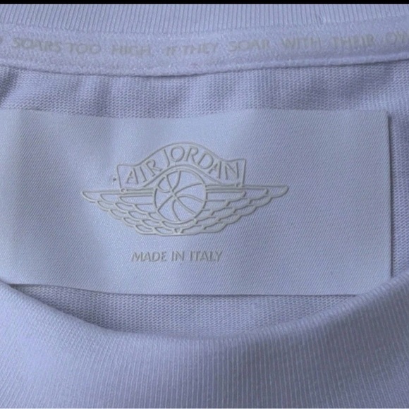 Air Jordan Classic White Men's T-Shirt - Picture 3 of 8